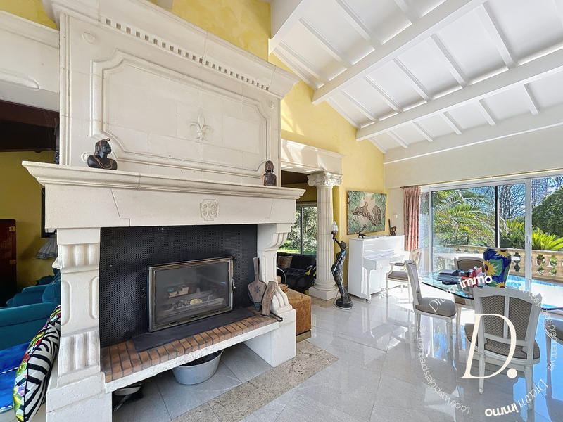 Maison - 238 m² - 8 pièces