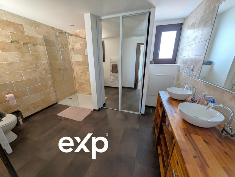 Maison - 235 m² - 9 pièces