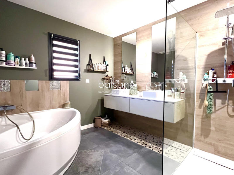 Maison contemporaine - 123 m² - 7 pièces