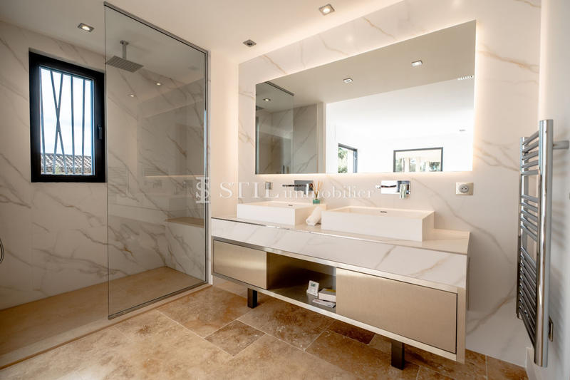 Villa - 350 m² - 6 pièces