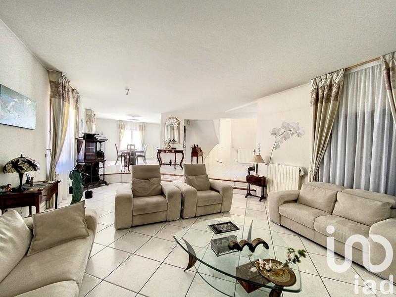 Maison - 270 m² - 6 pièces