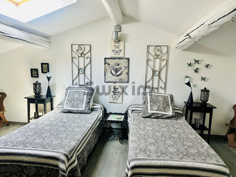 Mas - 589 m² - 40 pièces