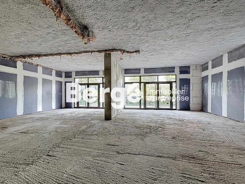 Local commercial - 325 m²