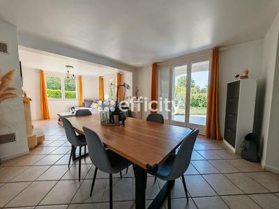 Maison - 233 m² - 7 pièces