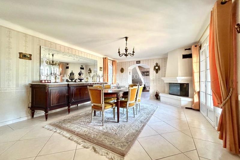 Maison traditionnelle - 180 m² - 7 pièces