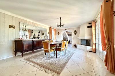 Maison traditionnelle - 180 m² - 7 pièces