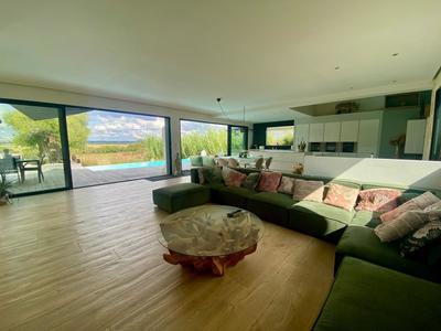 Maison - 222 m² - 5 pièces