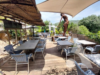 Maison - 210 m² - 6 pièces