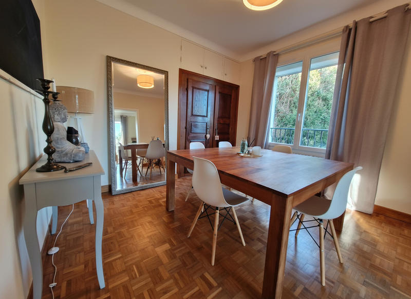 Maison - 235 m² - 8 pièces