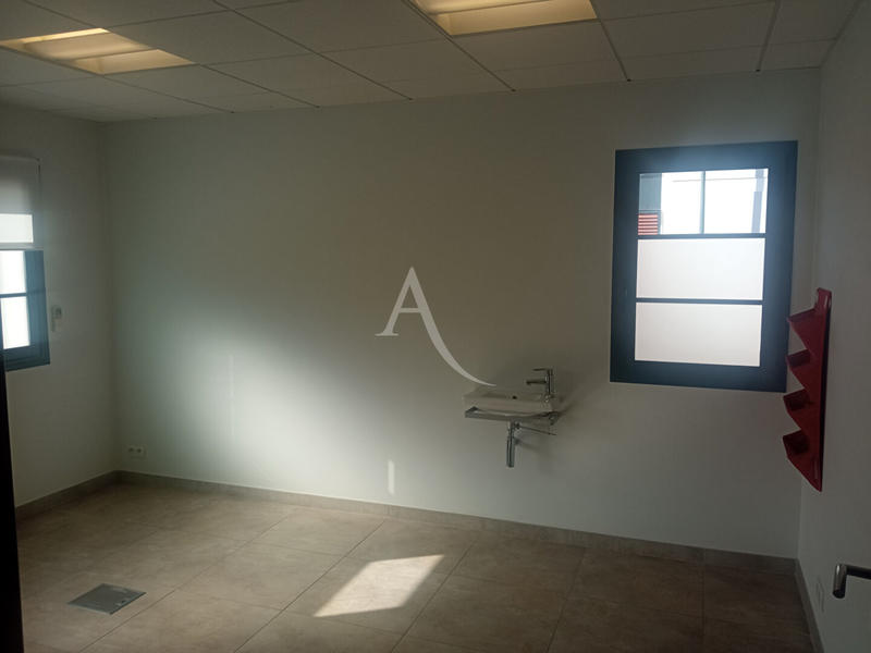 Local d'activité / Entrepôt - 155 m²