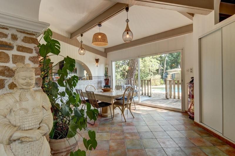 Maison - 298 m² - 9 pièces