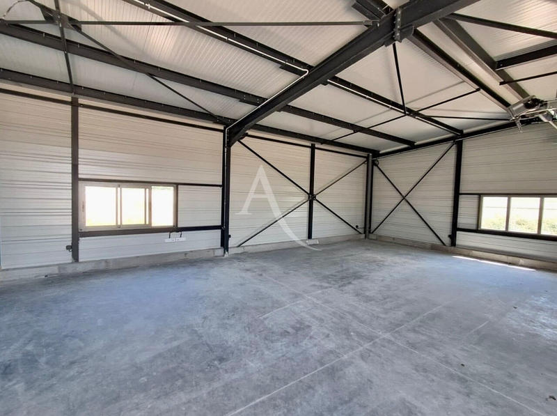 Local d'activité / Entrepôt - 116 m²