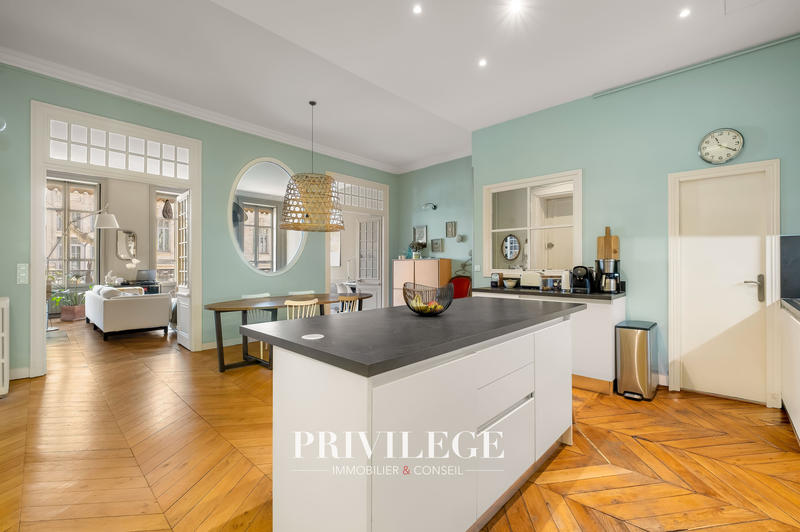 Appartement - 150 m² - 6 pièces