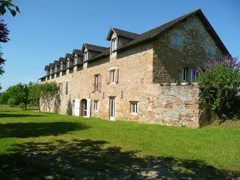 Maison - 833 m² - 32 pièces
