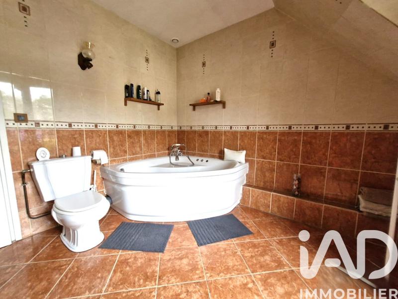 Maison - 200 m² - 8 pièces