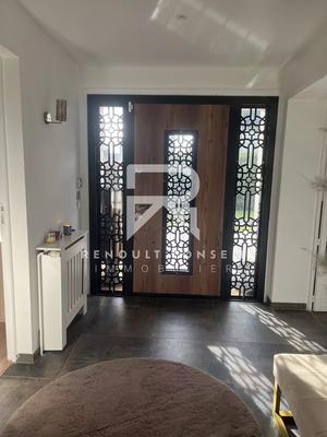 Maison - 240 m² - 9 pièces