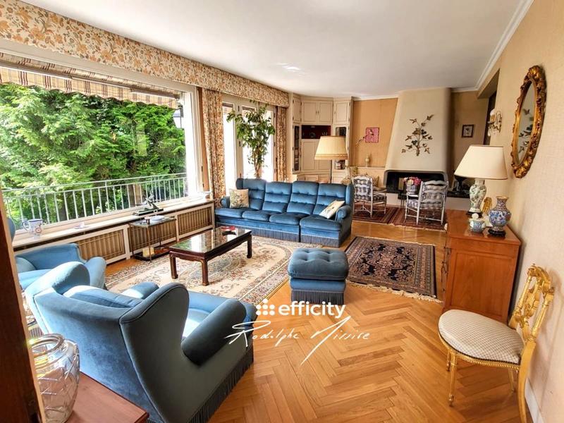 Maison - 180 m² - 8 pièces