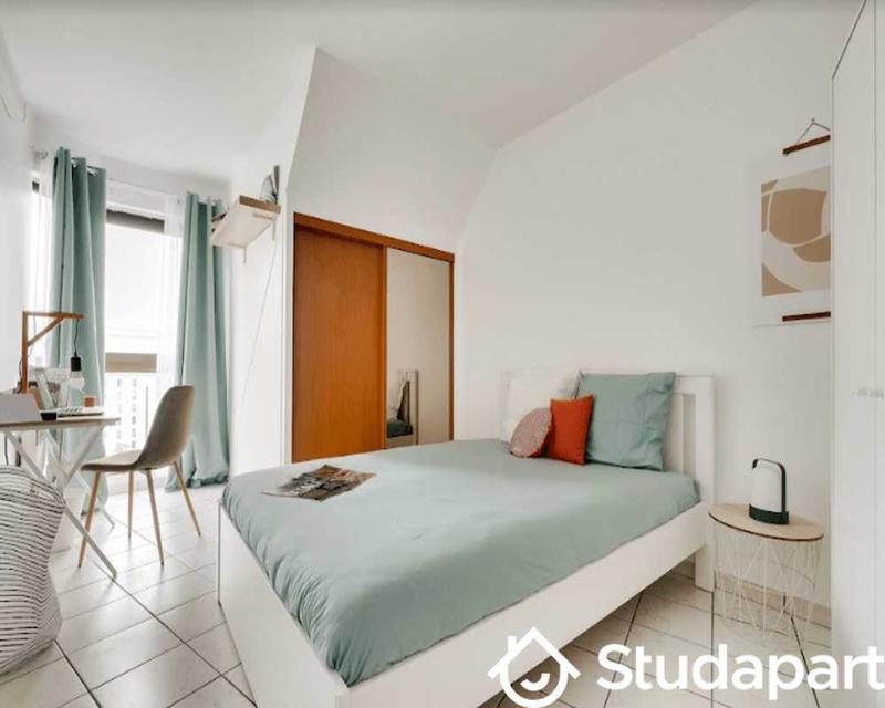 Chambre - 120 m² - 1 pièce