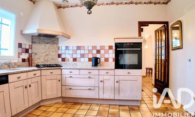 Maison - 180 m² - 8 pièces