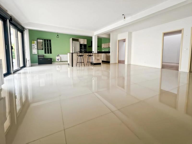 Appartement - 100 m² - 4 pièces