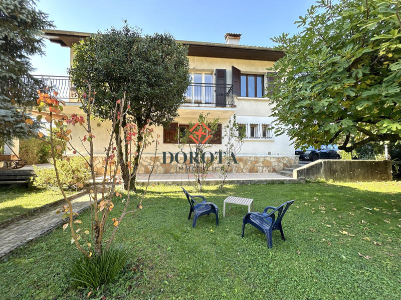 Maison - 263 m² - 15 pièces