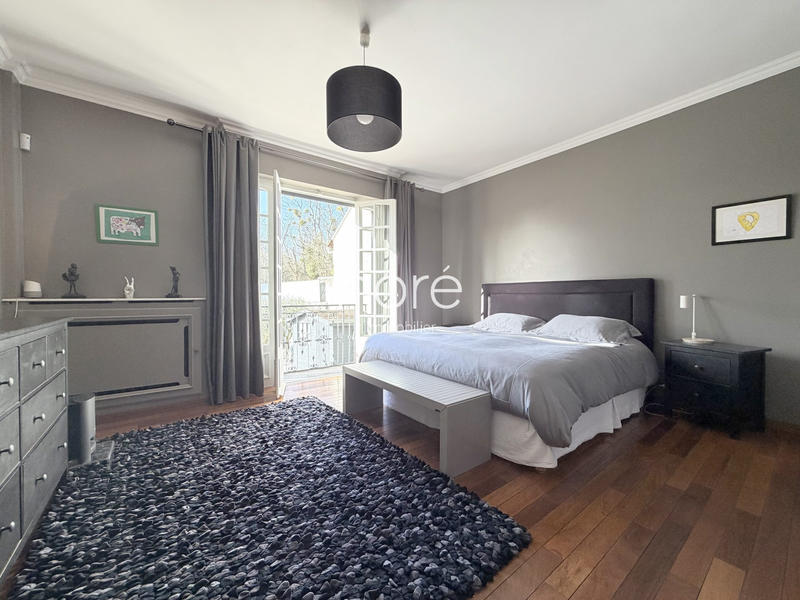 Maison - 290 m² - 9 pièces