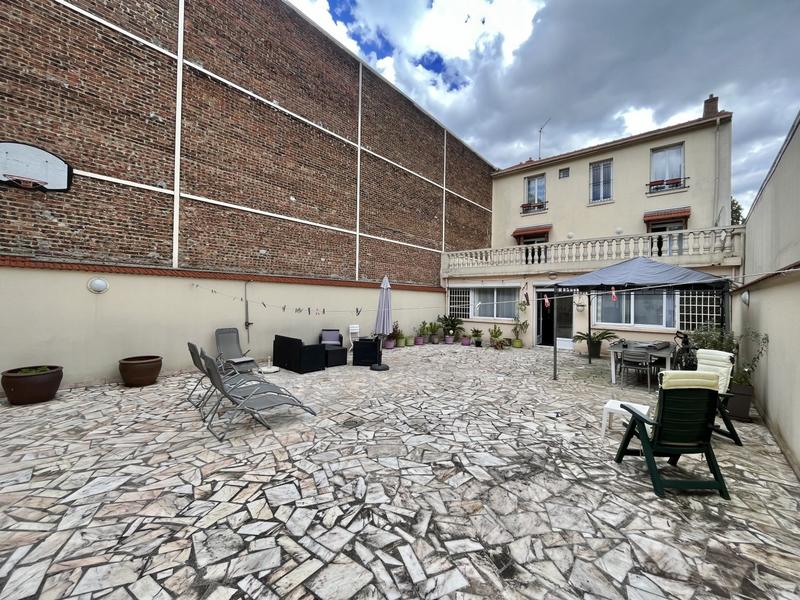 Maison - 230 m² - 10 pièces