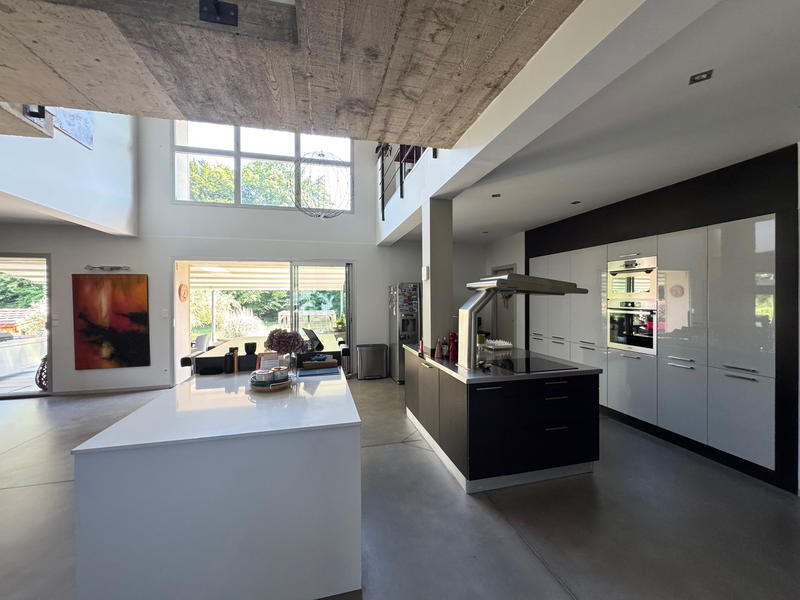 Maison - 292 m² - 7 pièces