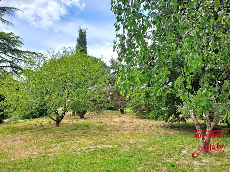 Terrain constructible - 697 m²