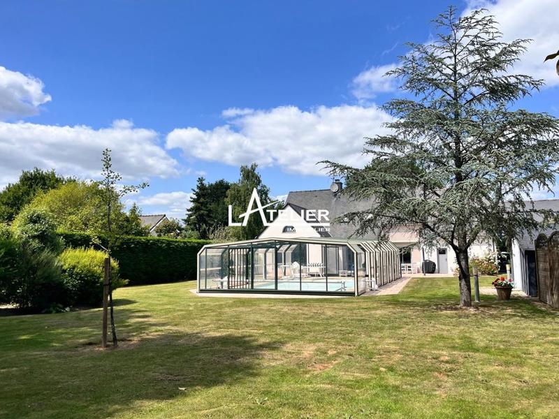 Demeure - 233 m² - 9 pièces