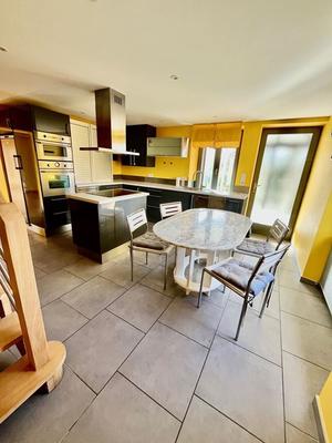 Maison traditionnelle - 206 m² - 8 pièces