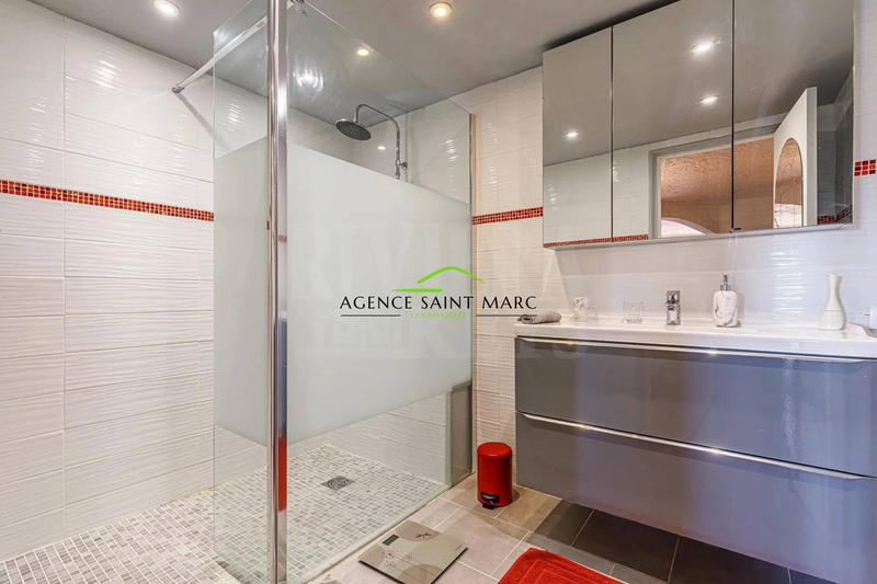 Maison - 298 m² - 9 pièces