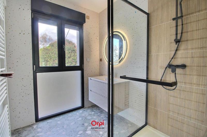 Maison - 209 m² - 8 pièces