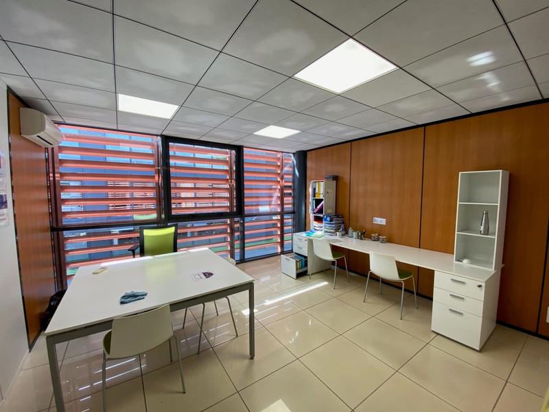 Bureau - 413 m²