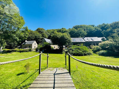 Maison - 239 m² - 16 pièces