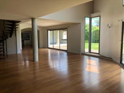 Maison - 180 m² - 4 pièces