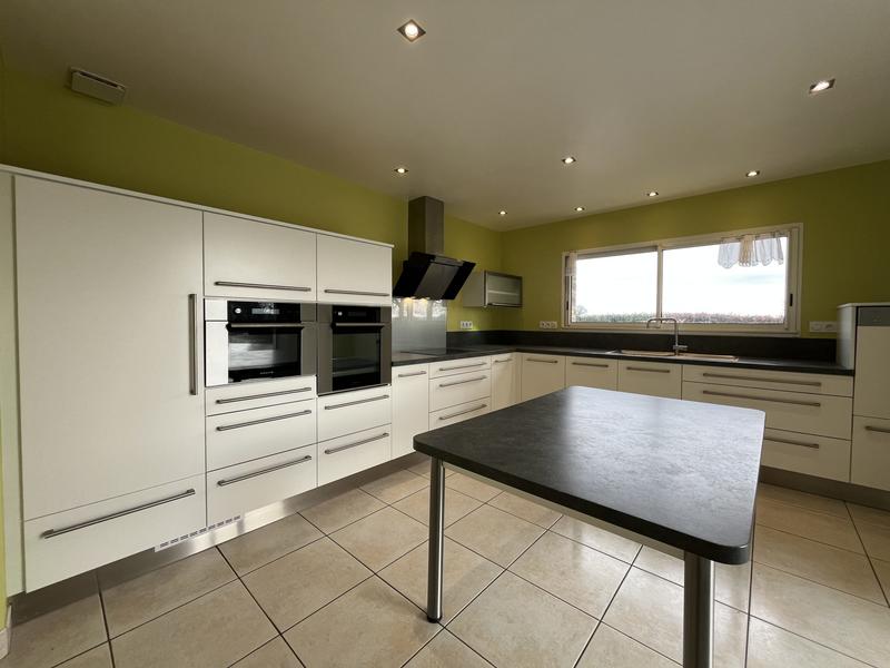 Maison - 180 m² - 8 pièces