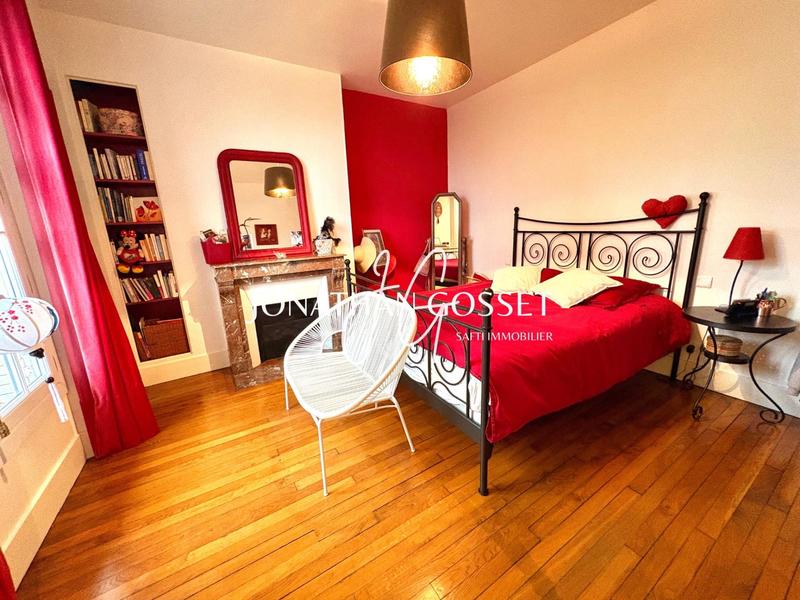 Maison - 247 m² - 10 pièces