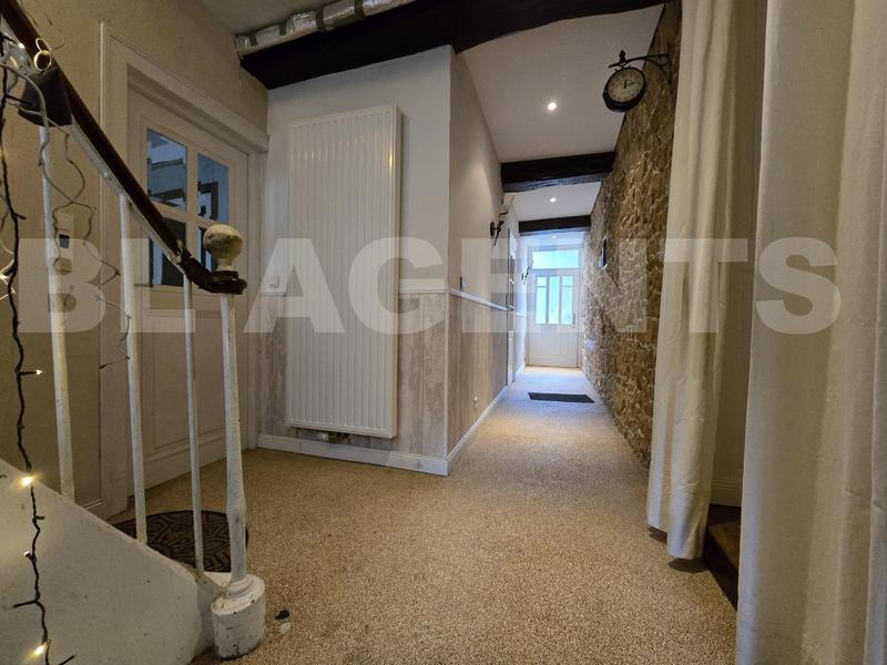 Maison - 260 m² - 10 pièces