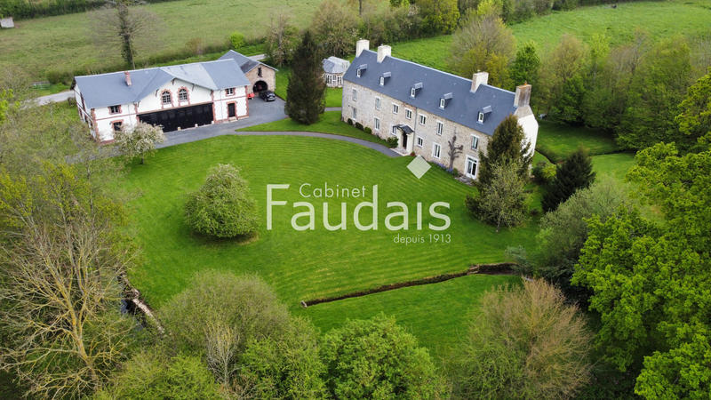 Propriété - 426 m² - 10 pièces