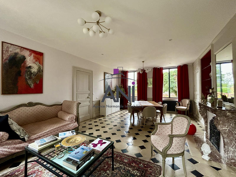 Maison - 205 m² - 9 pièces