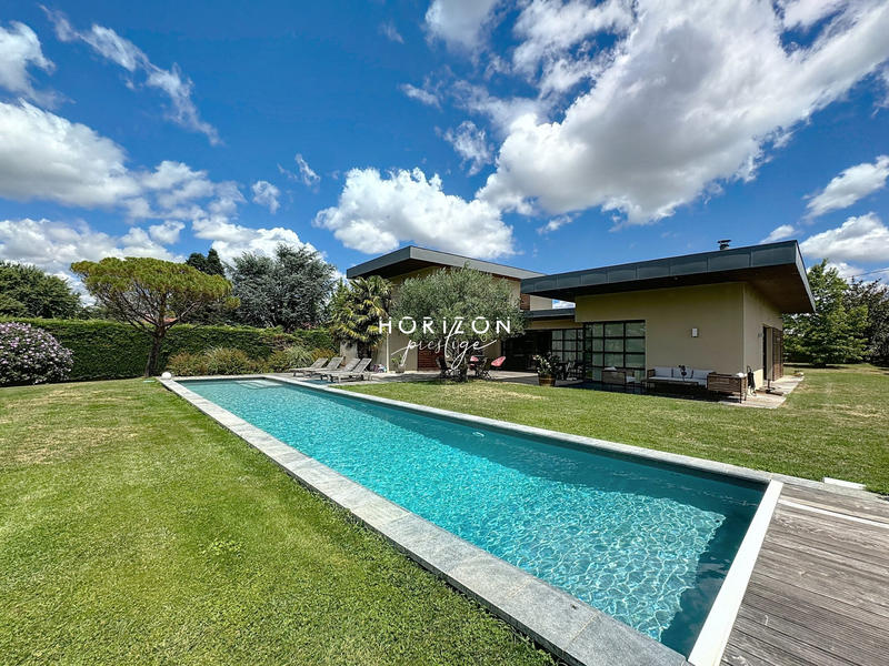 Maison contemporaine - 247 m² - 8 pièces