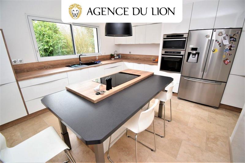 Maison - 182 m² - 8 pièces
