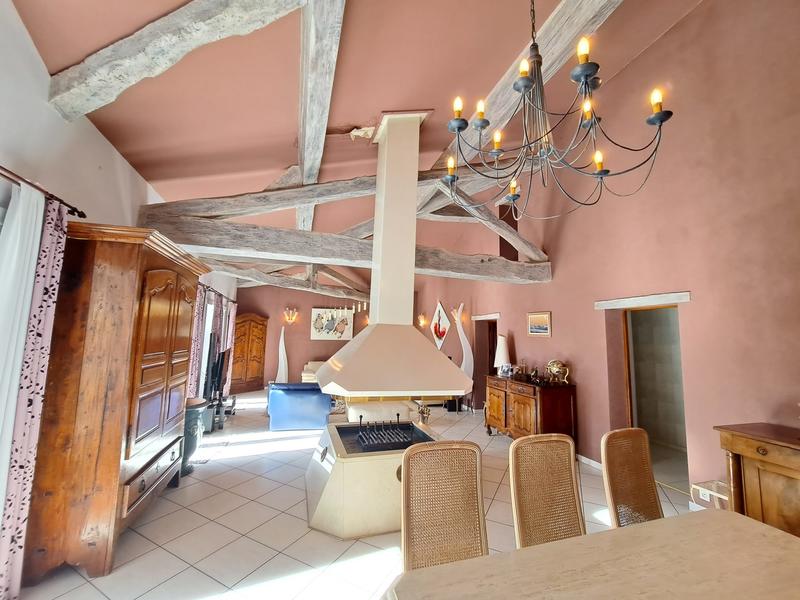 Maison - 250 m² - 6 pièces