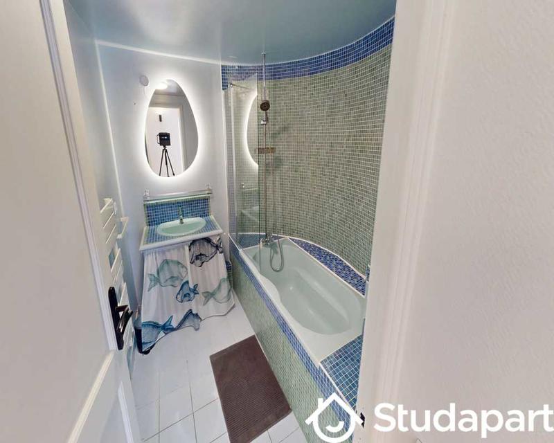 Chambre - 150 m² - 1 pièce