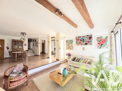 Maison - 134 m² - 5 pièces