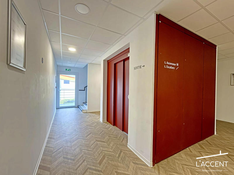 Local d'activités - 67 m² - 1 pièce