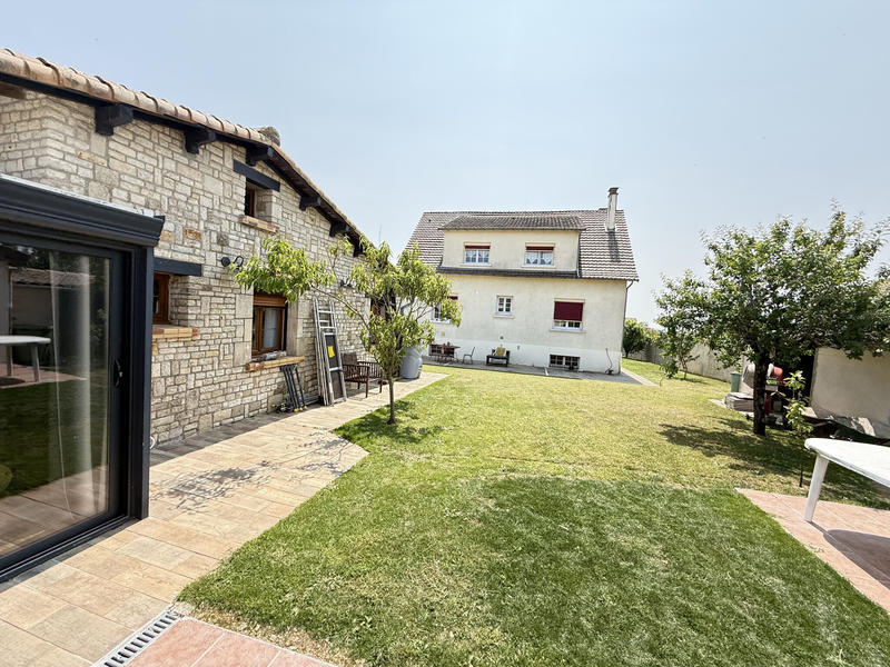 Maison - 225 m² - 11 pièces