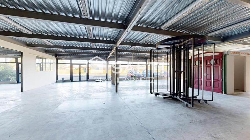 Local commercial - 840 m² - 2 pièces