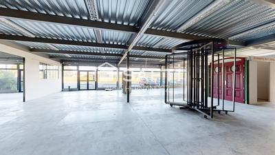 Local commercial - 840 m² - 2 pièces